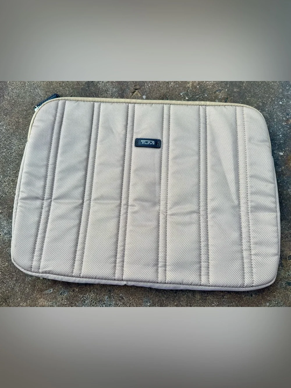Tumi ✨ Beige Quilted Sleeve ✨Tablet Laptop Alpha Series ✨ 10x13